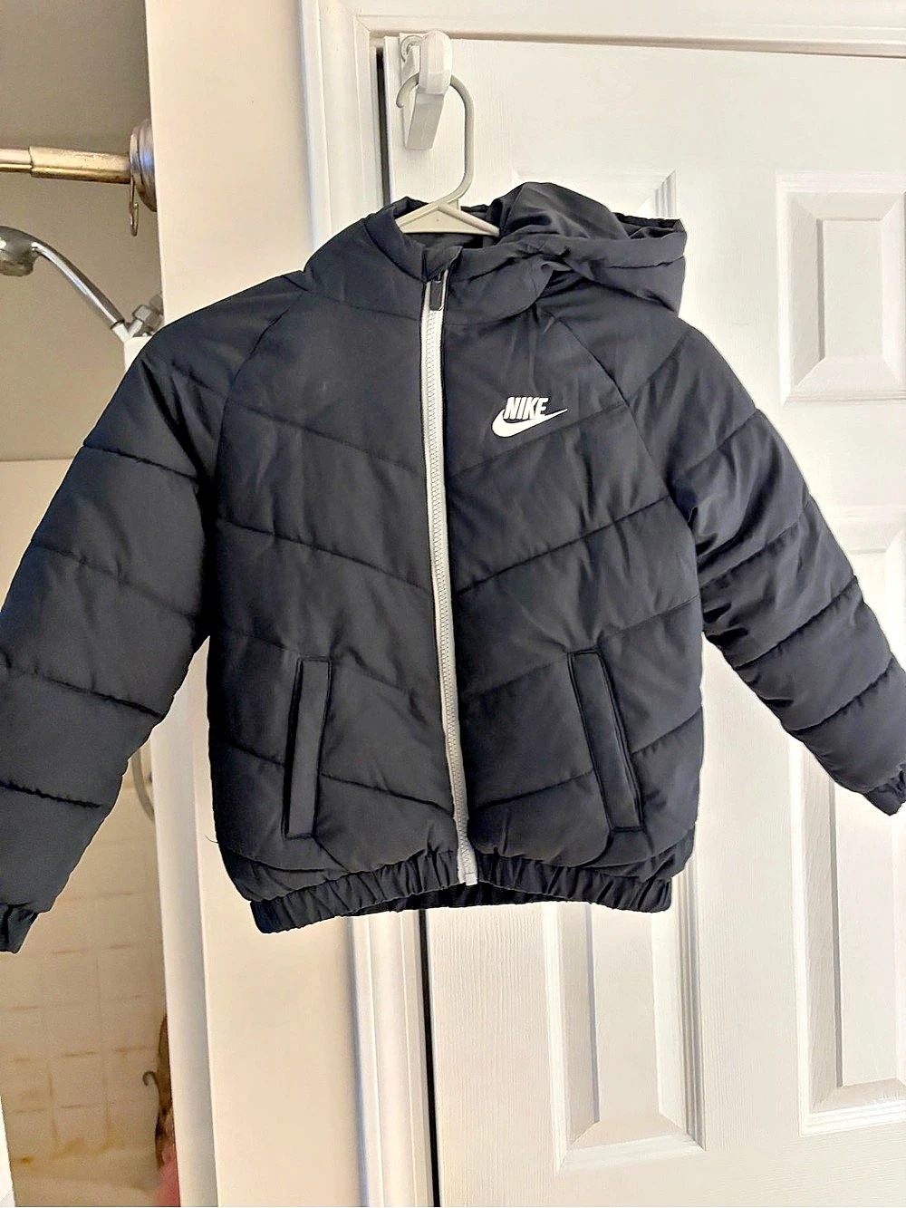 Nike Puffer Jacket in Black Boys 7 Like New